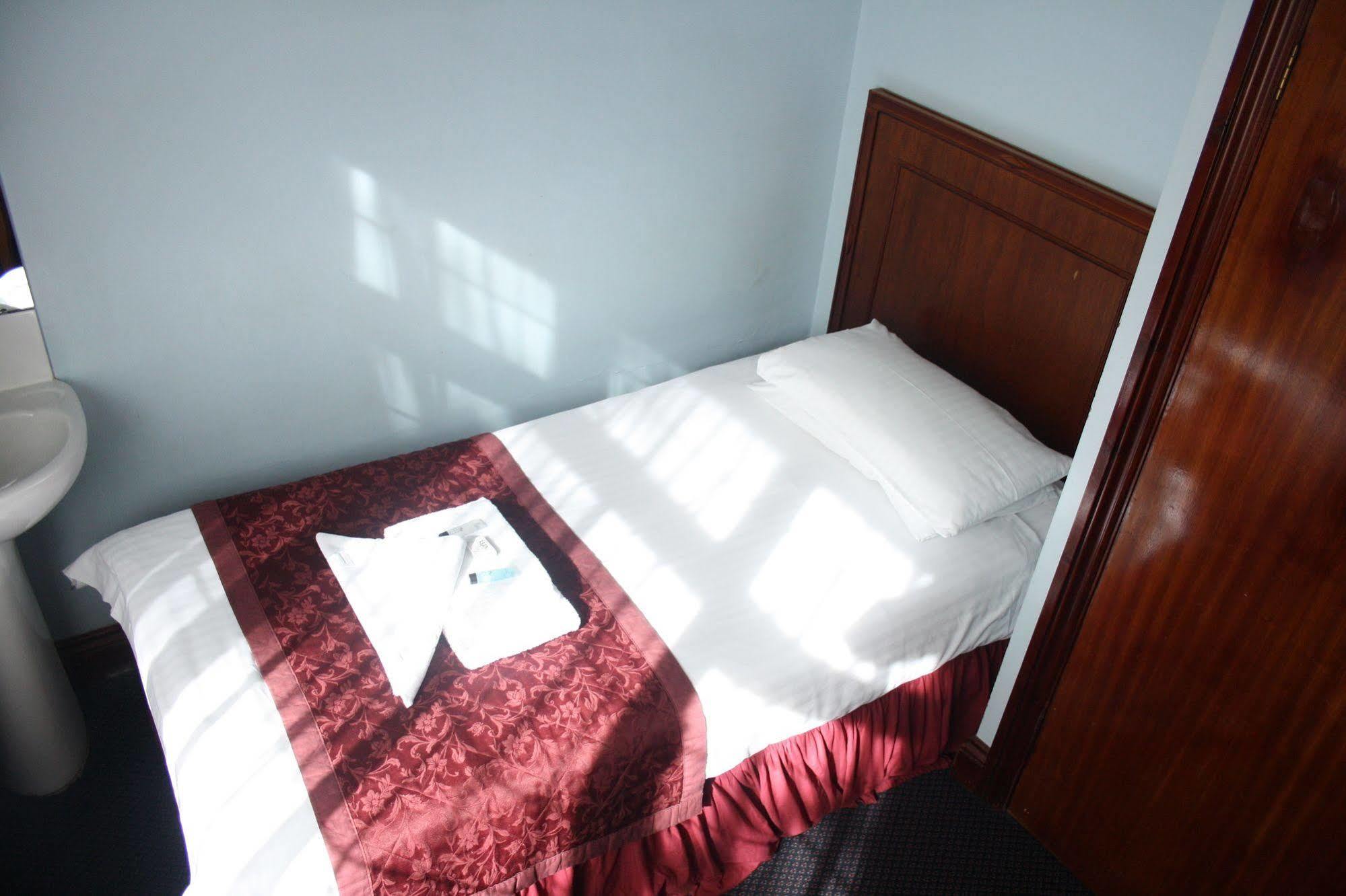 Kings Paget Hotel West Drayton  Εξωτερικό φωτογραφία