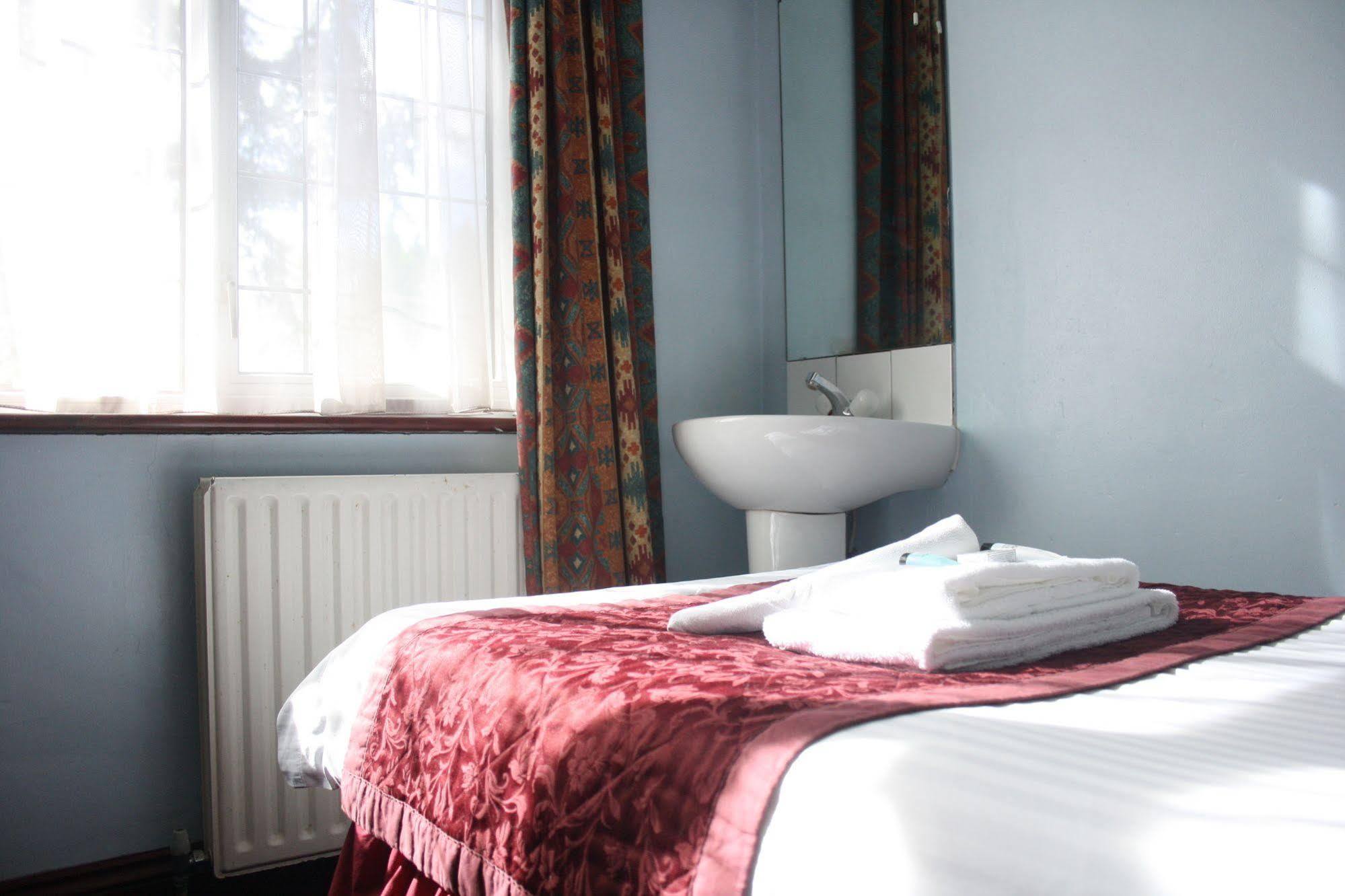 Kings Paget Hotel West Drayton  Εξωτερικό φωτογραφία
